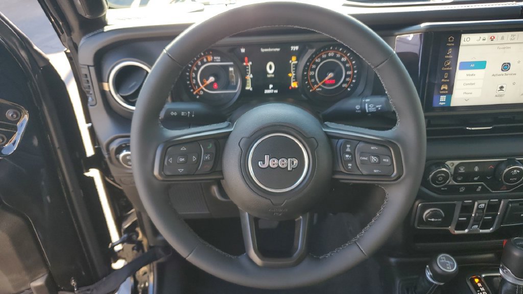 Used 2025 Jeep Gladiator Sport AWD/4WD image 28