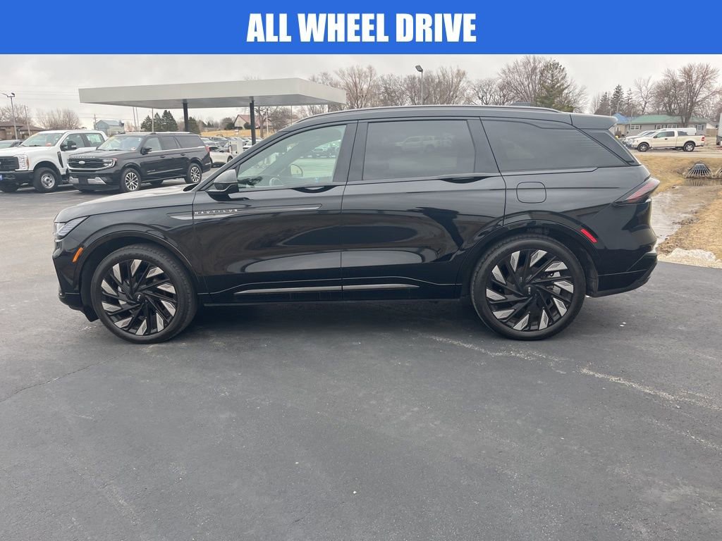 Used 2025 Lincoln Nautilus Reserve w/ Jet Appearance Package image 7