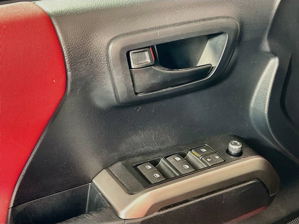 Used 2018 Toyota Tacoma SR5 RWD image 7