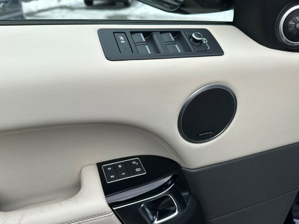Used 2016 Land Rover Range Rover Sport HSE image 21