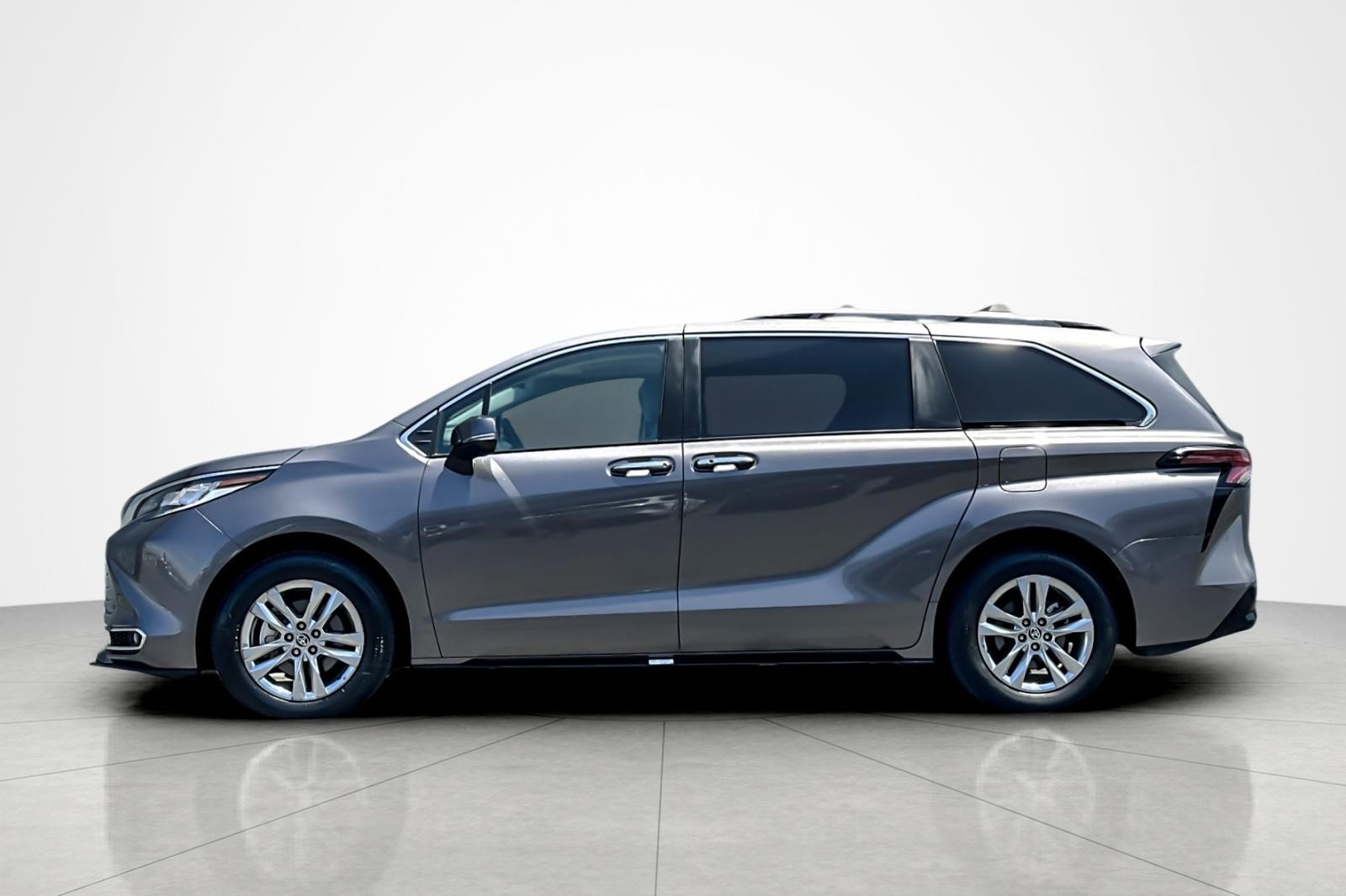 Certified 2024 Toyota Sienna Limited AWD/4WD image 2