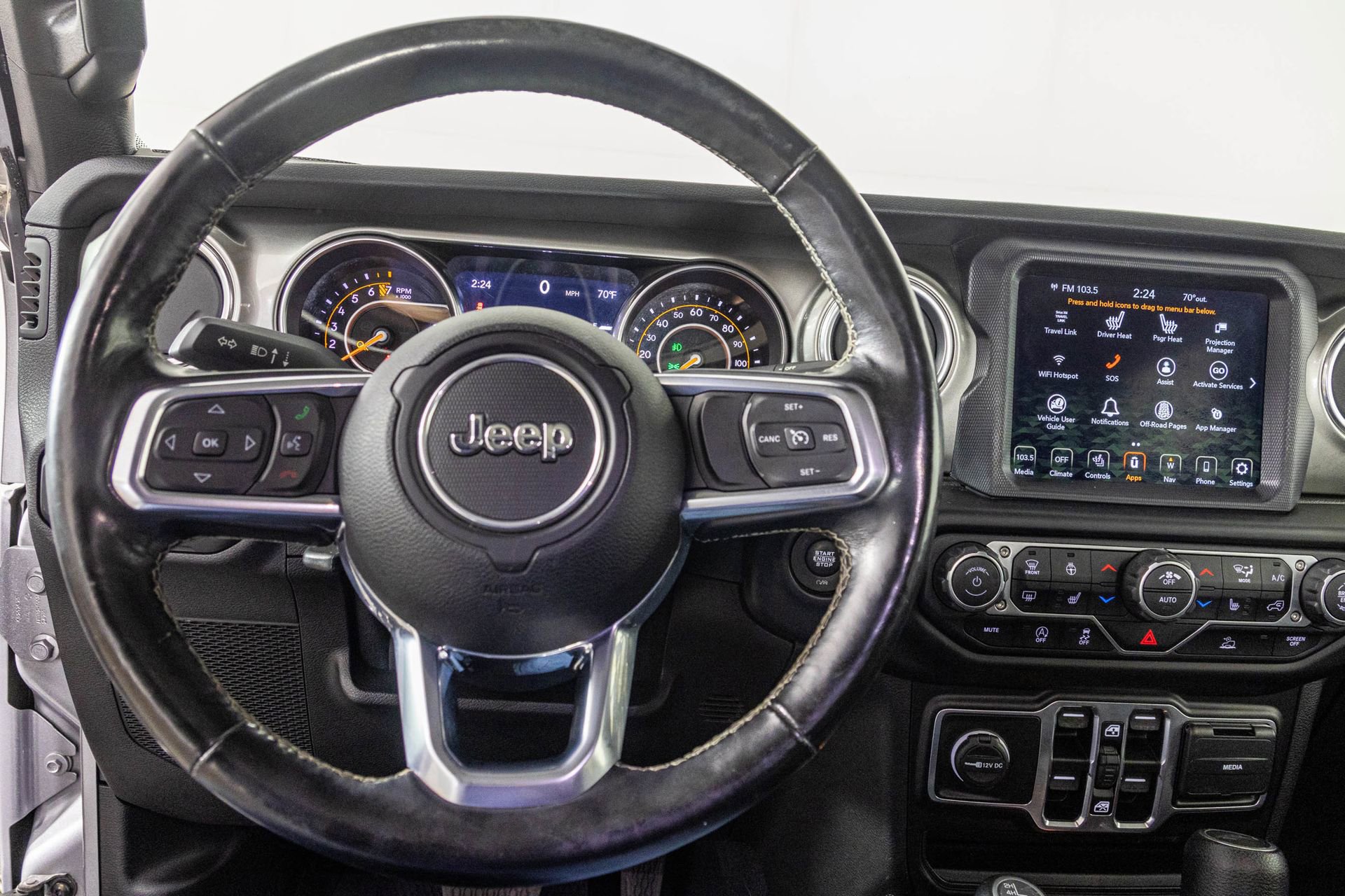 Used 2020 Jeep Gladiator Overland AWD/4WD image 32
