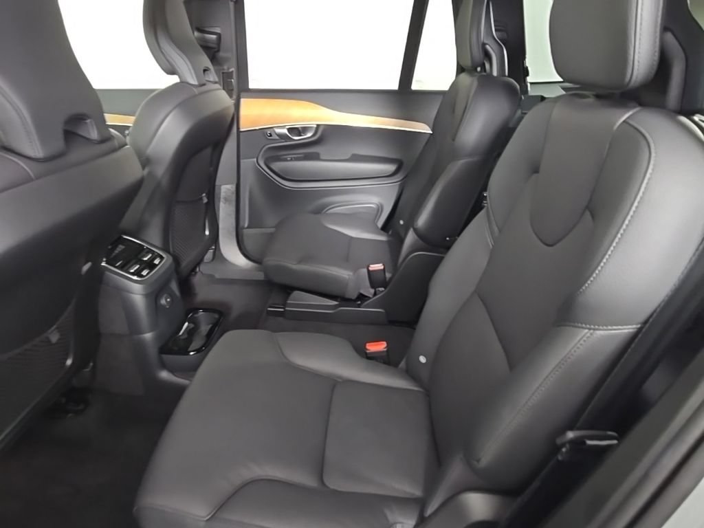 Certified 2024 Volvo XC90 T8 Plus w/ Protection Package Premier AWD/4WD image 17