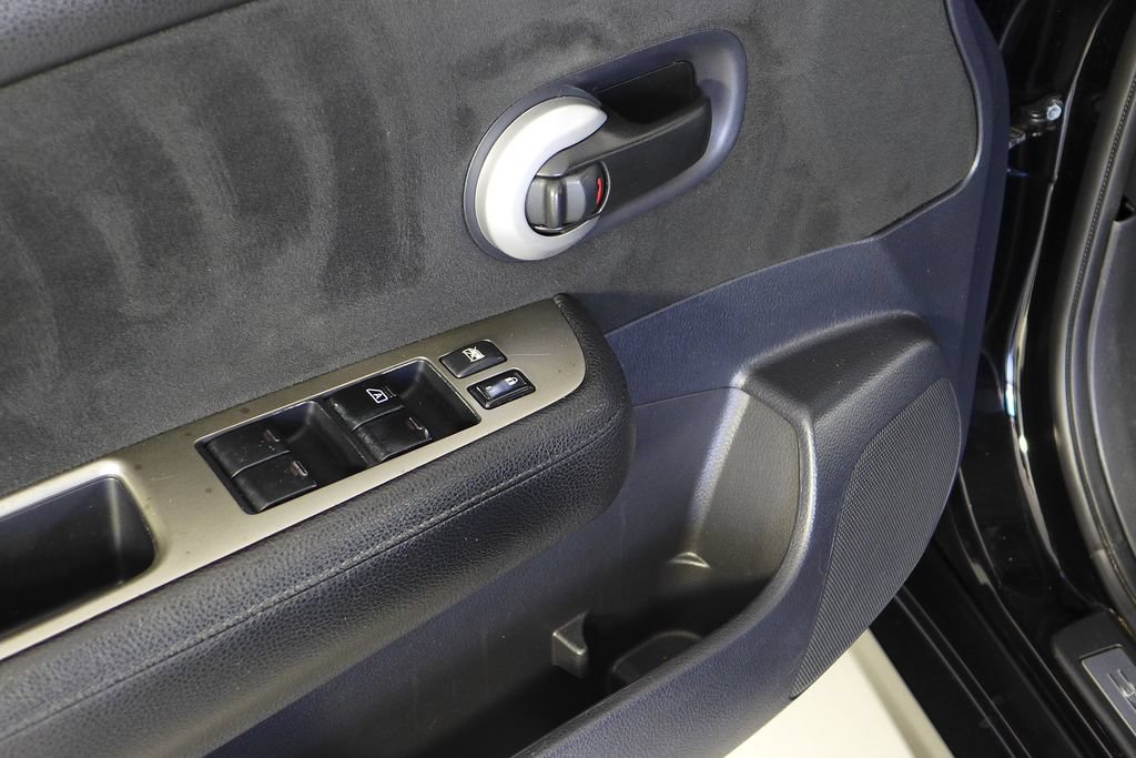 Used 2012 Nissan Versa Hatchback w/ SL Navigation Pkg FWD image 12