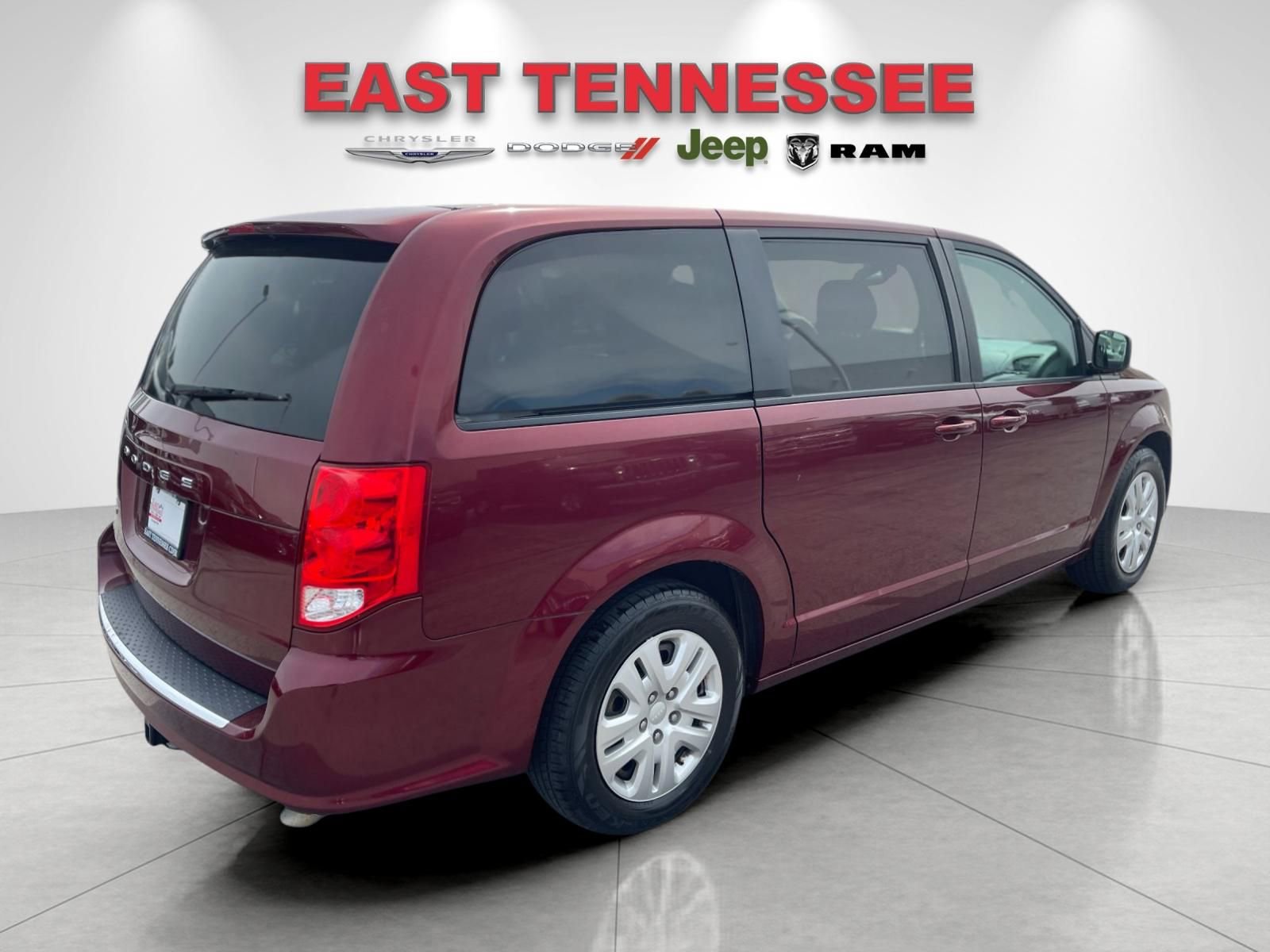 Used 2018 Dodge Grand Caravan SE w/ UConnect Hands-Free Group FWD image 3