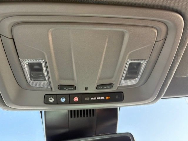 Used 2025 GMC Sierra 1500 SLT AWD/4WD image 13