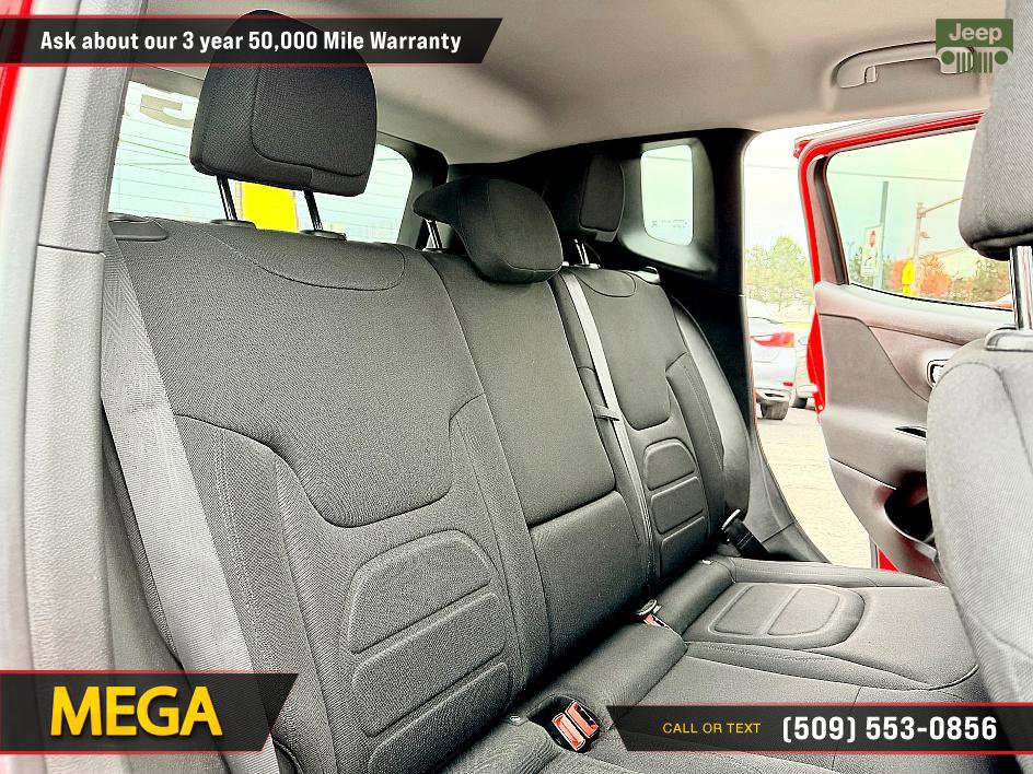 Used 2018 Jeep Renegade Latitude w/ Cold Weather Group image 18