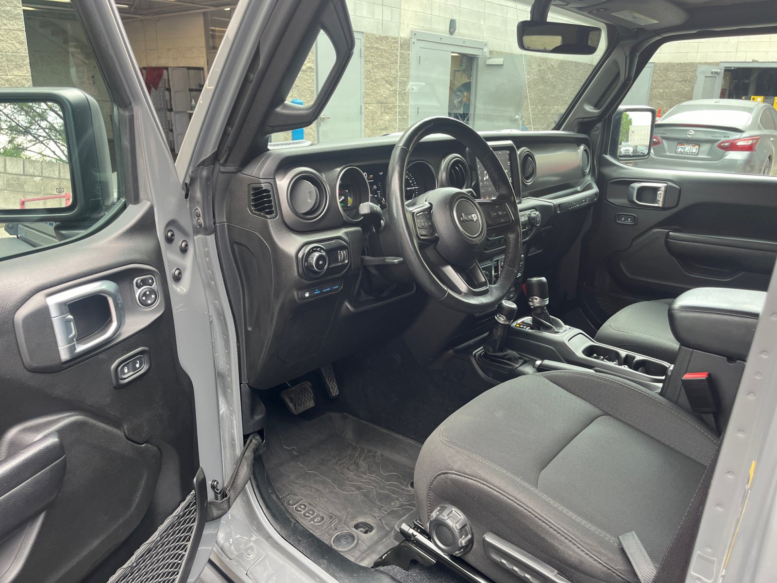 Used 2023 Jeep Wrangler Unlimited w/ Cold Weather Group AWD/4WD image 10