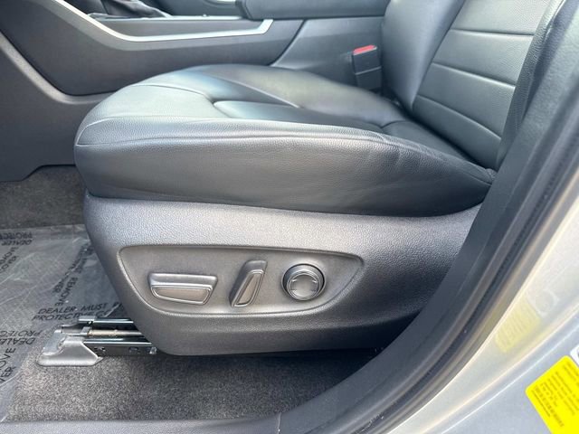 Used 2024 Toyota Highlander XLE FWD image 24