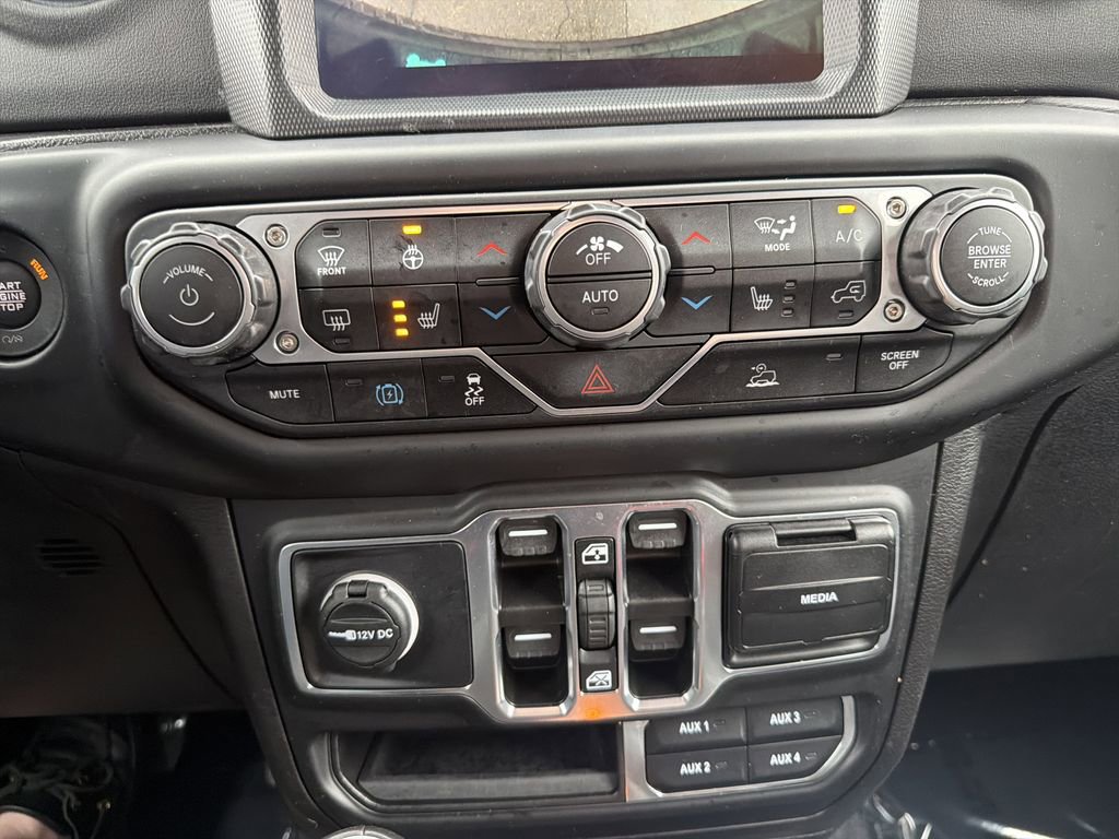 Used 2022 Jeep Wrangler Unlimited Sahara w/ Cold Weather Group AWD/4WD image 27