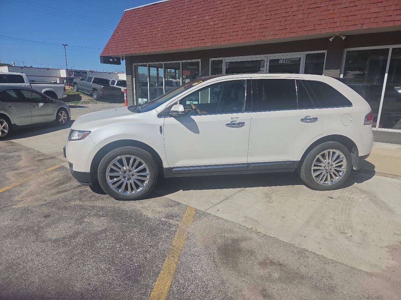 Used 2015 Lincoln MKX AWD w/ Equipment Group 102A image 3