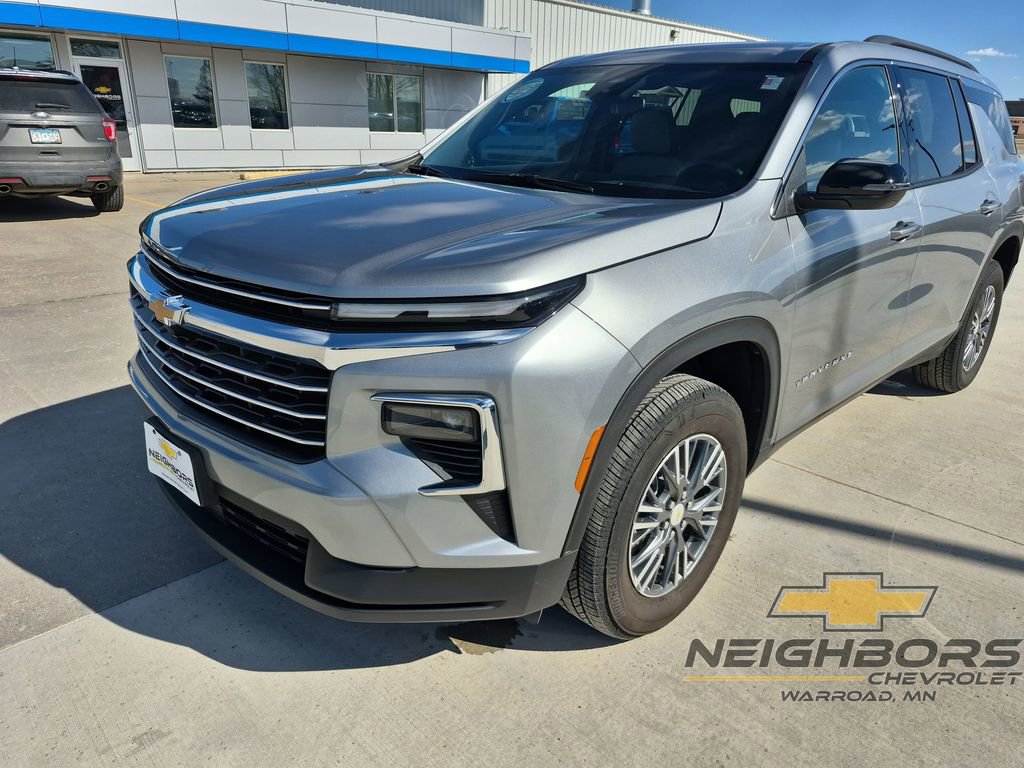 Used 2025 Chevrolet Traverse LT AWD/4WD image 1