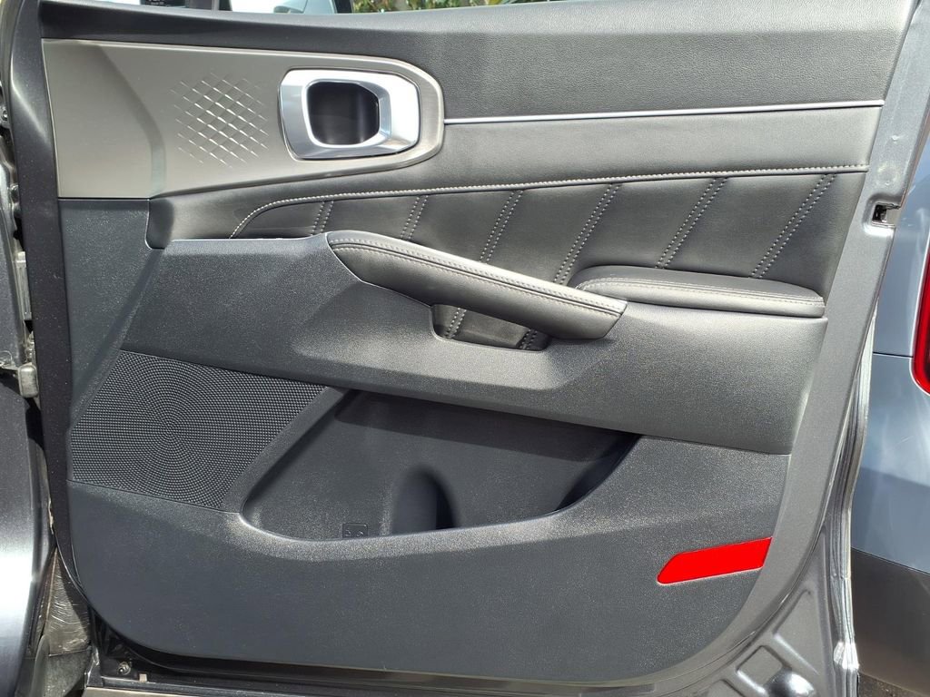 Certified 2023 Kia Sorento SX image 22