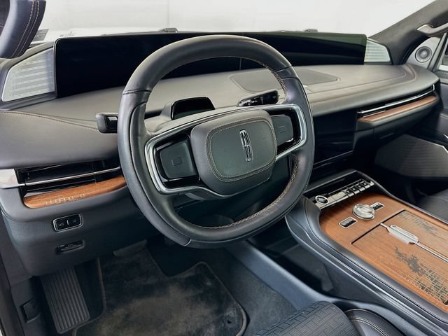 Certified 2025 Lincoln Navigator Black Label AWD/4WD image 12
