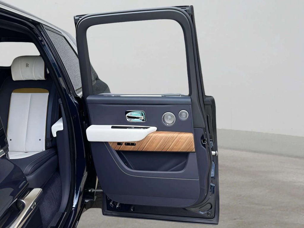 New 2025 Rolls-Royce Cullinan image 23