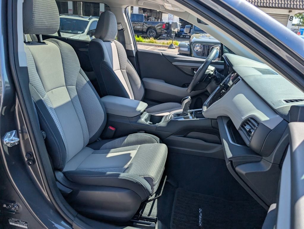 Used 2025 Subaru Outback Premium image 18