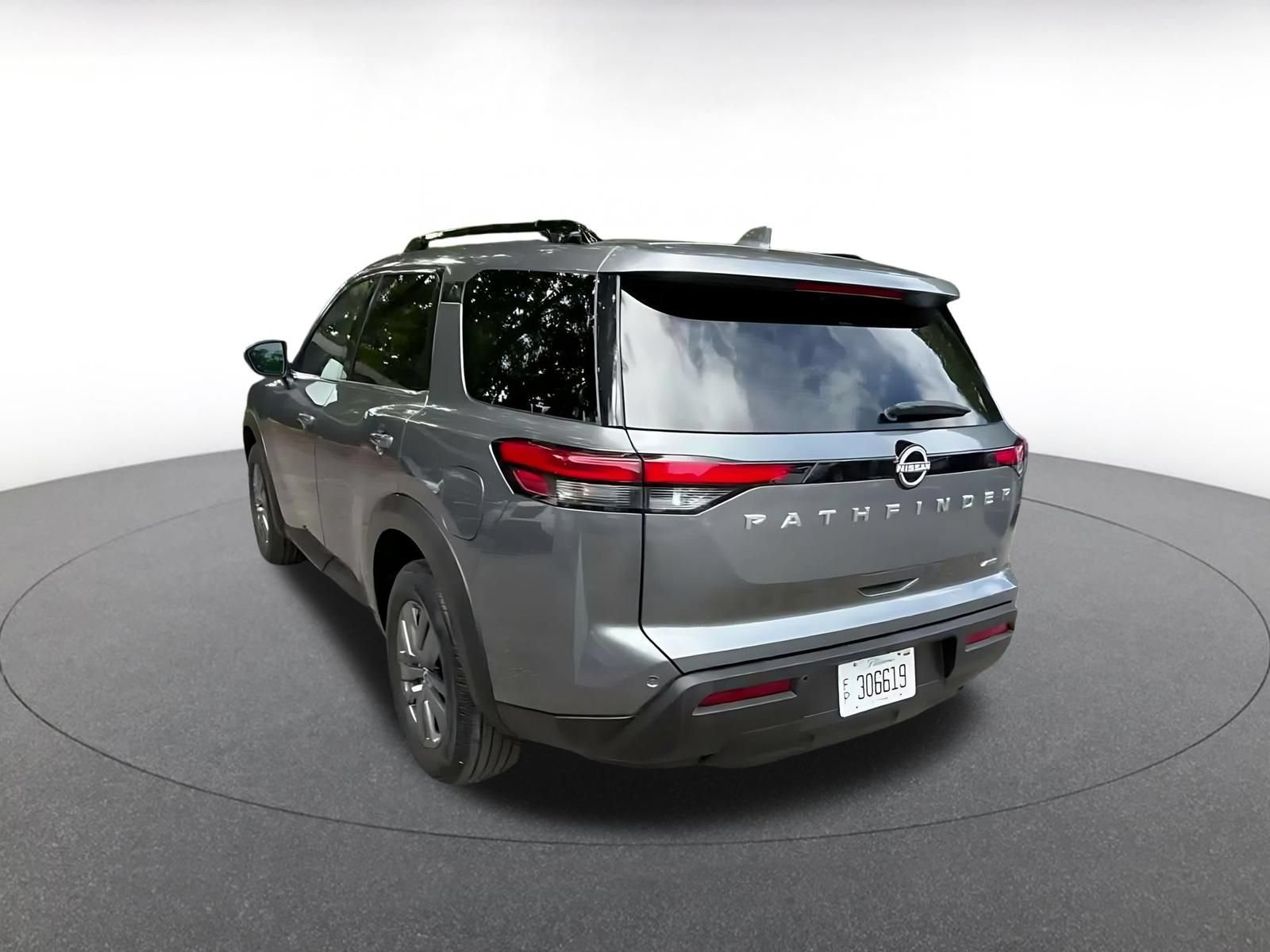 Used 2025 Nissan Pathfinder SV AWD/4WD image 9
