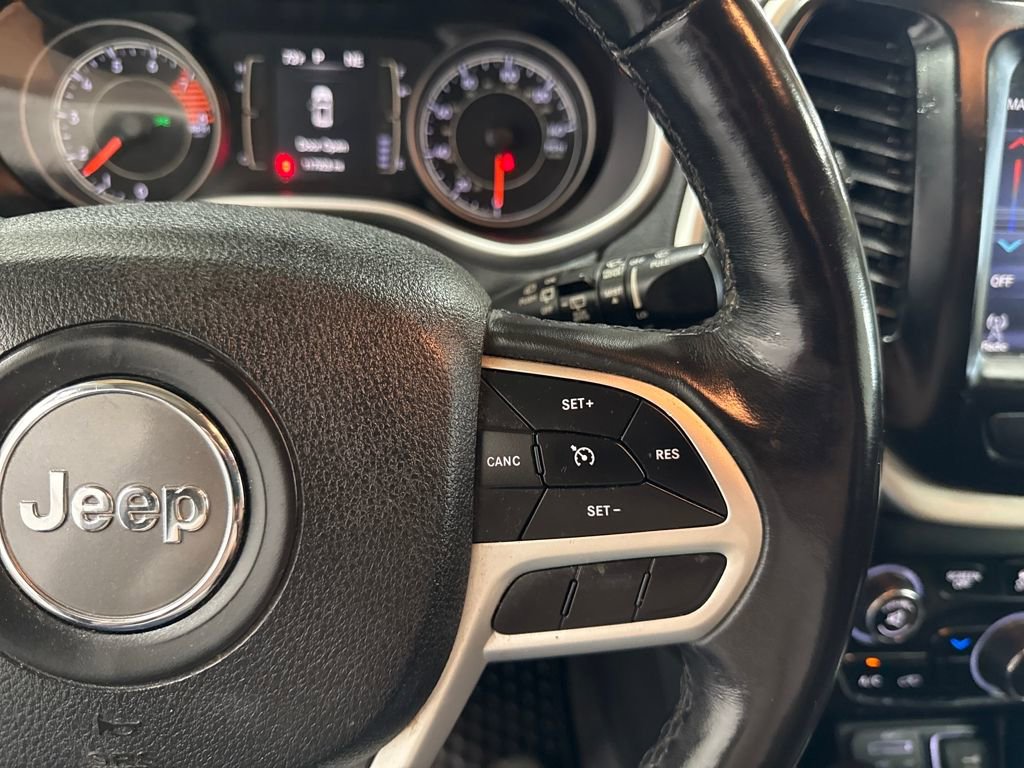 Used 2018 Jeep Cherokee Latitude Plus w/ Cold Weather Group image 25