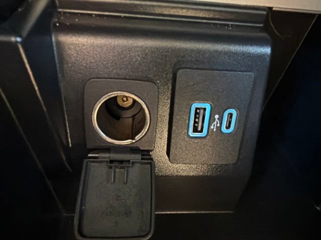 Used 2021 Ford Explorer XLT w/ Equipment Group 202A AWD/4WD image 39