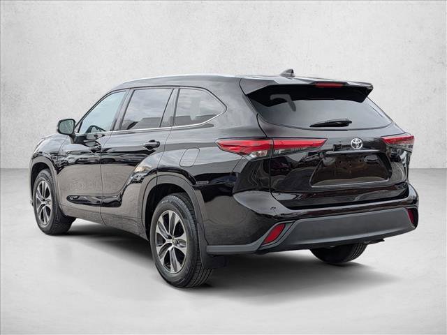 Used 2022 Toyota Highlander XLE AWD/4WD image 8