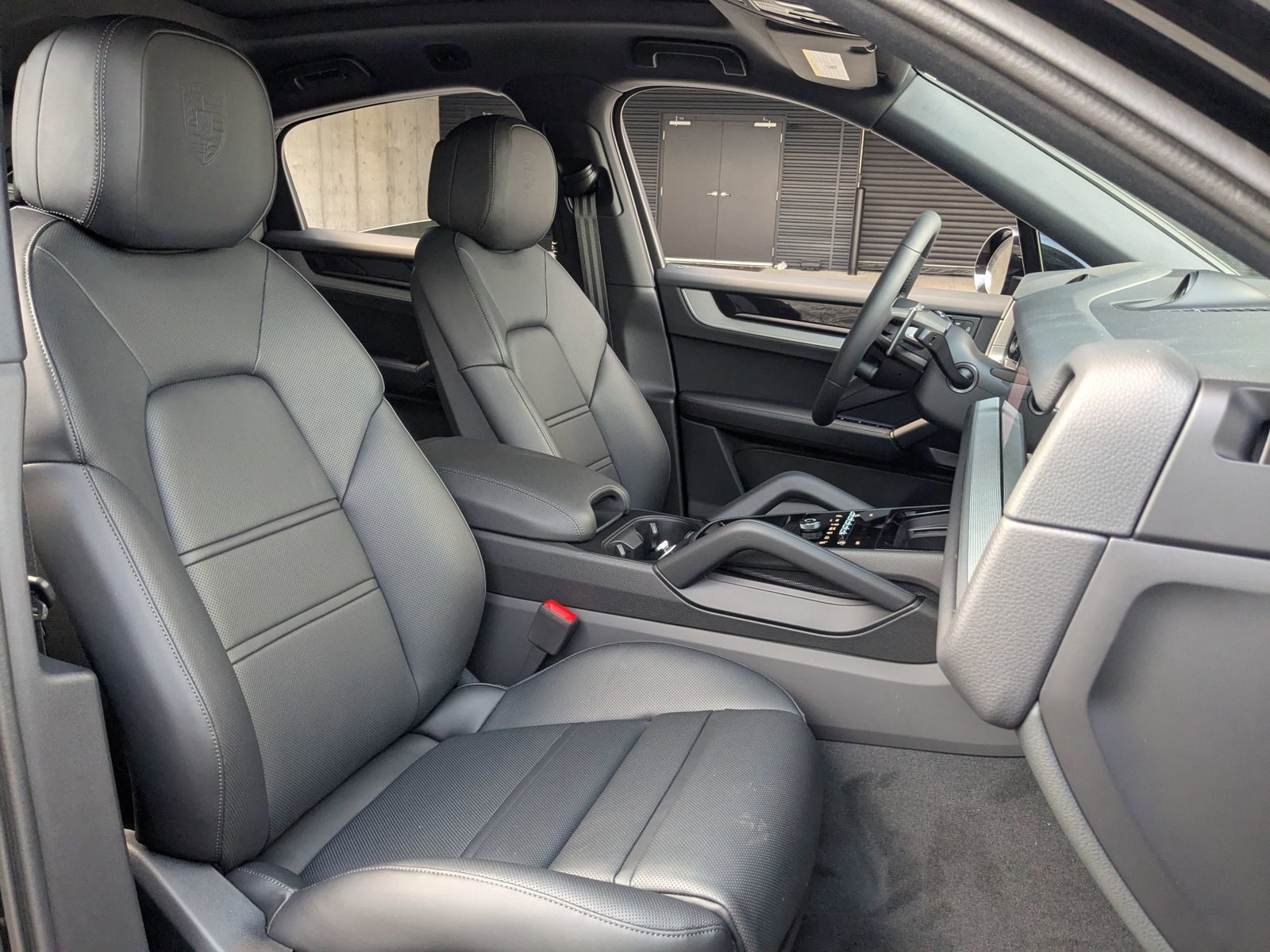 Certified 2025 Porsche Cayenne Coupe AWD/4WD image 26