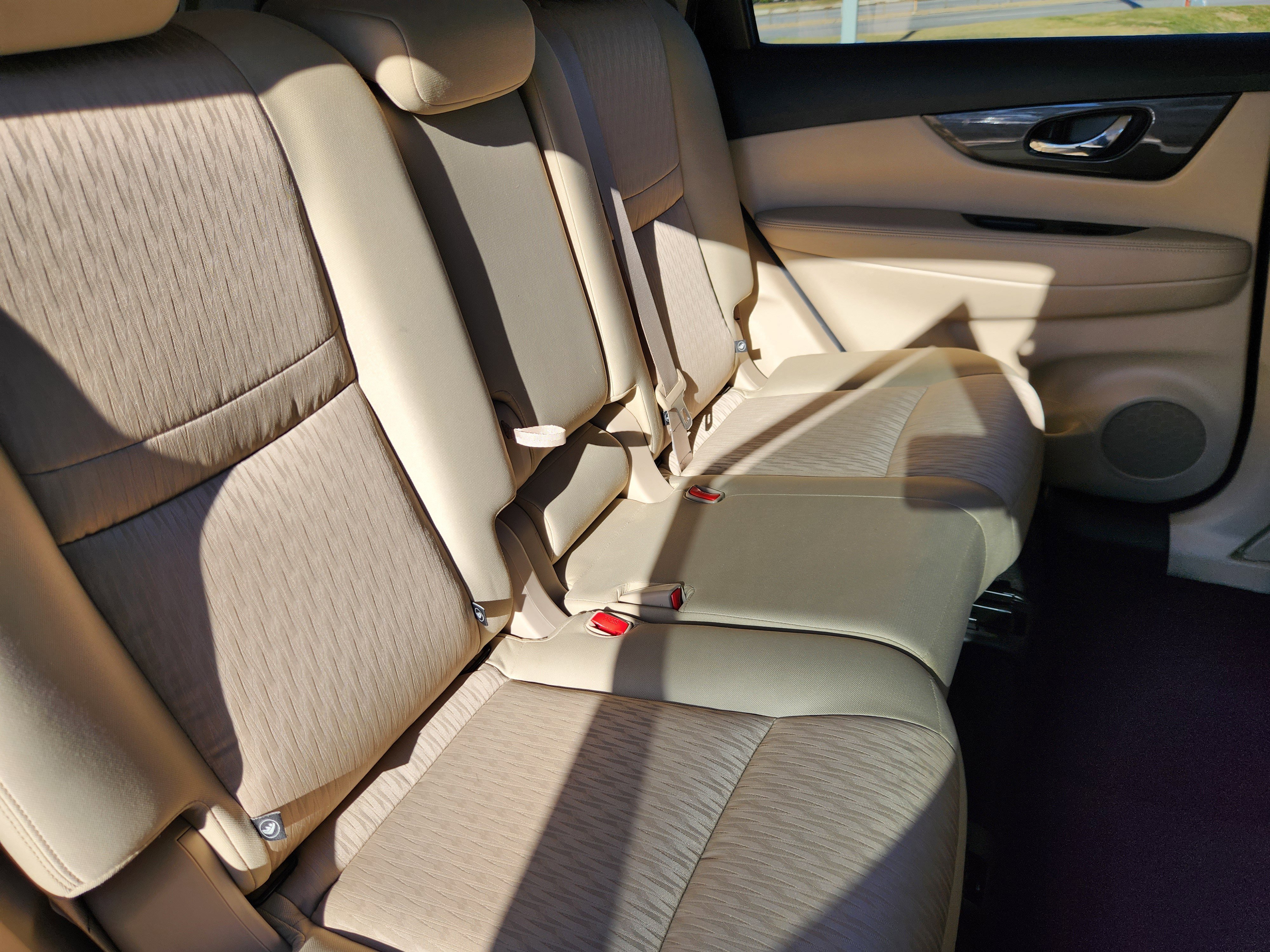 Used 2019 Nissan Rogue SV w/ Premium Package image 16