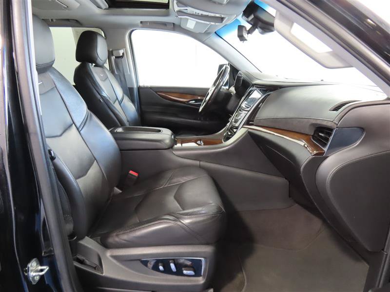 Used 2020 Cadillac Escalade Premium Luxury AWD/4WD image 40