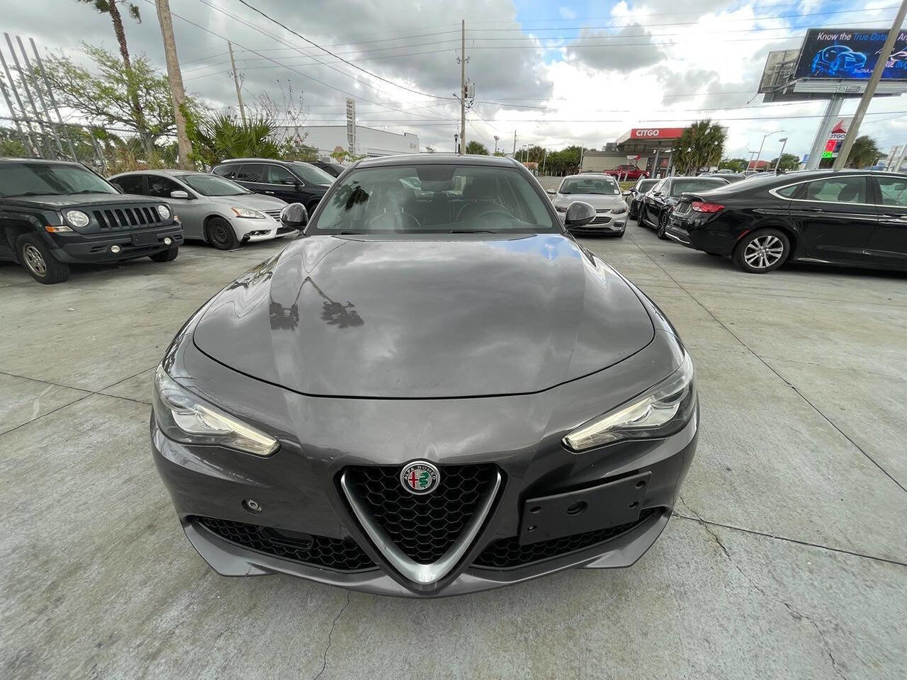 Used 2017 Alfa Romeo Giulia AWD image 1