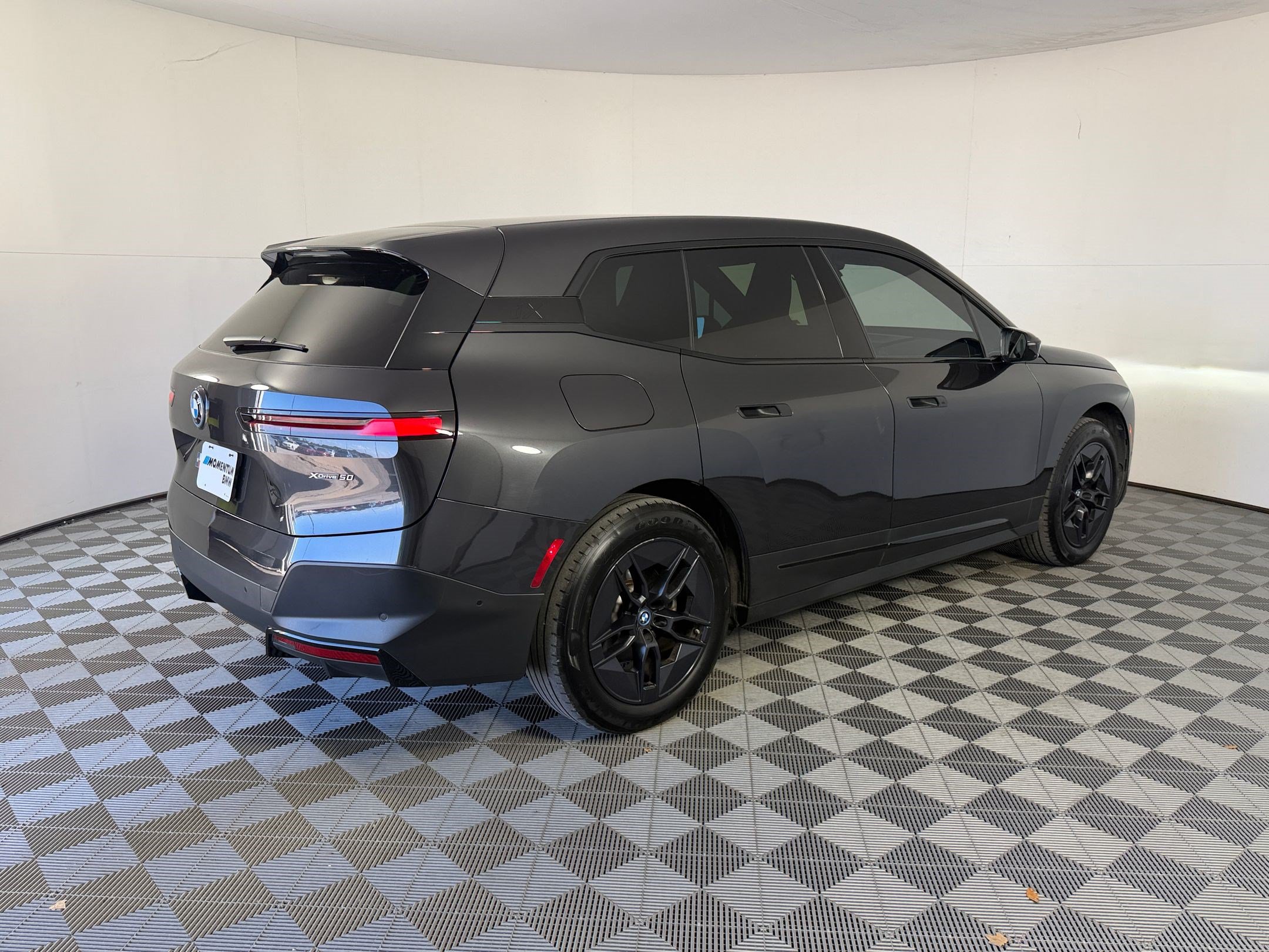 Used 2023 BMW iX xDrive50 w/ Convenience Package AWD/4WD image 9