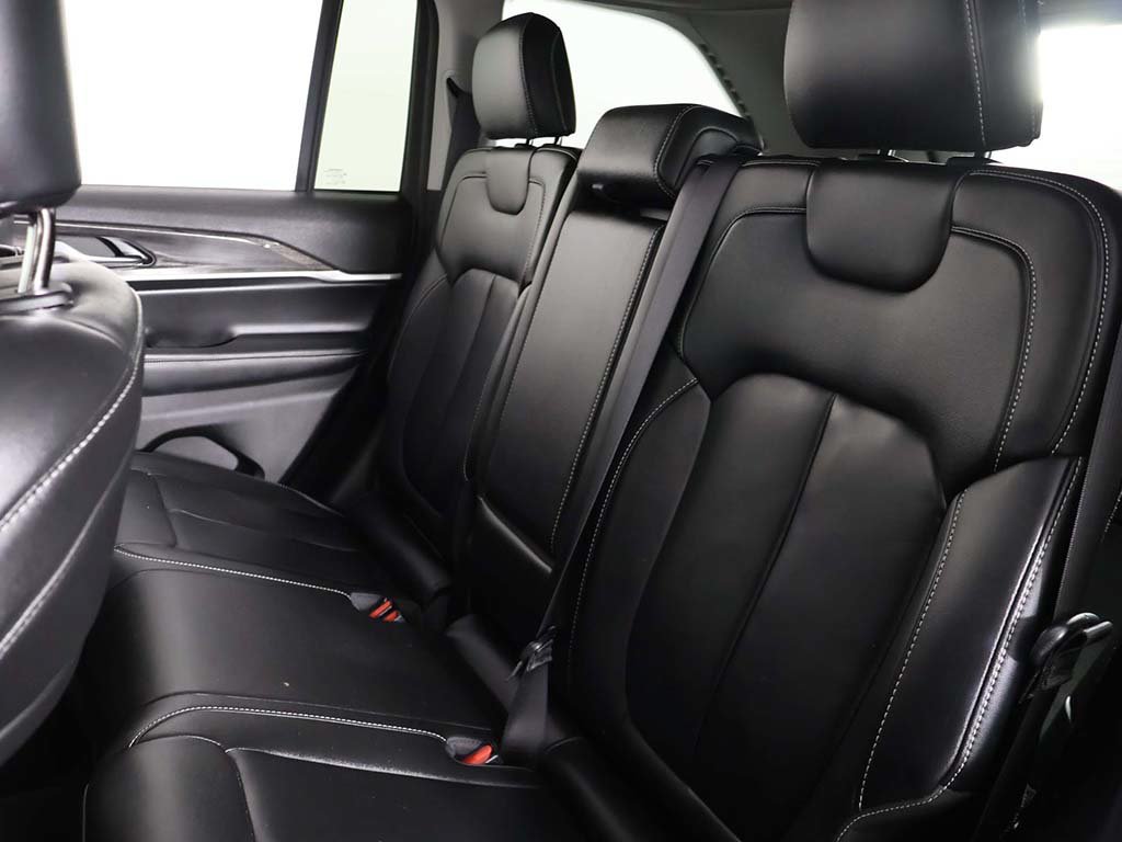 Used 2023 Jeep Grand Cherokee Limited AWD/4WD image 34