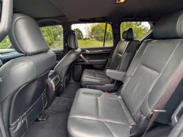 Used 2023 Lexus GX 460 Luxury w/ Sport Design Package AWD/4WD image 30