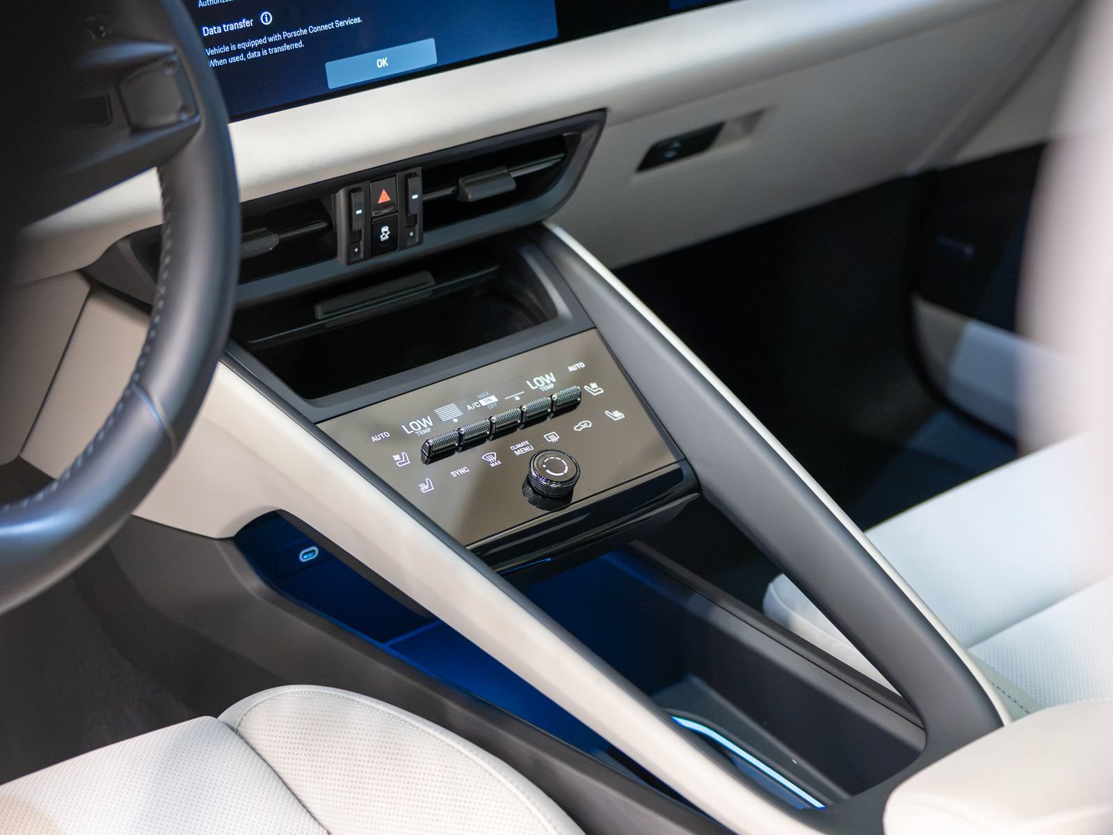 Certified 2024 Porsche Macan 4 Electric AWD/4WD image 3