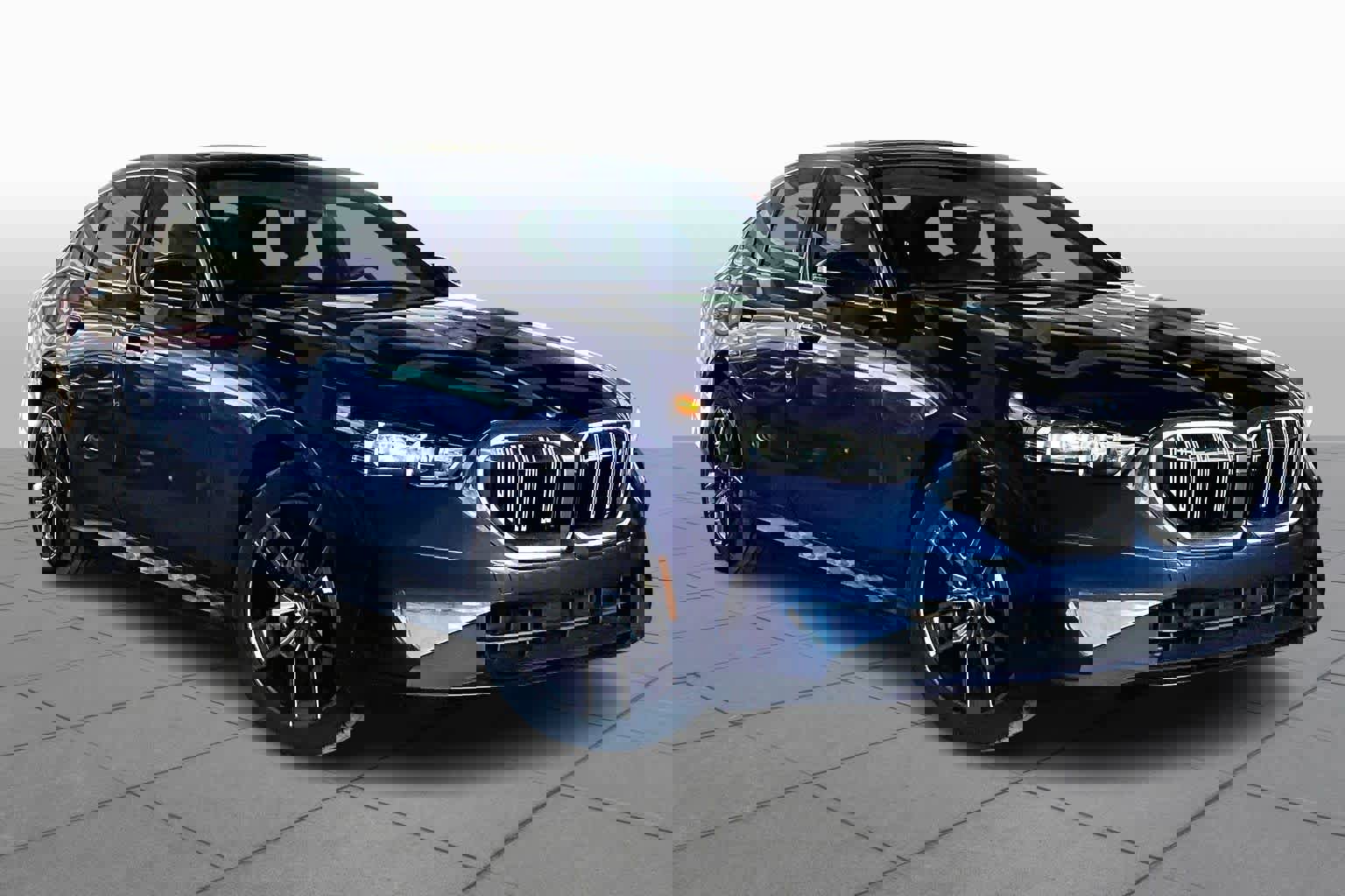 Used 2025 BMW i5 eDrive40i image 2