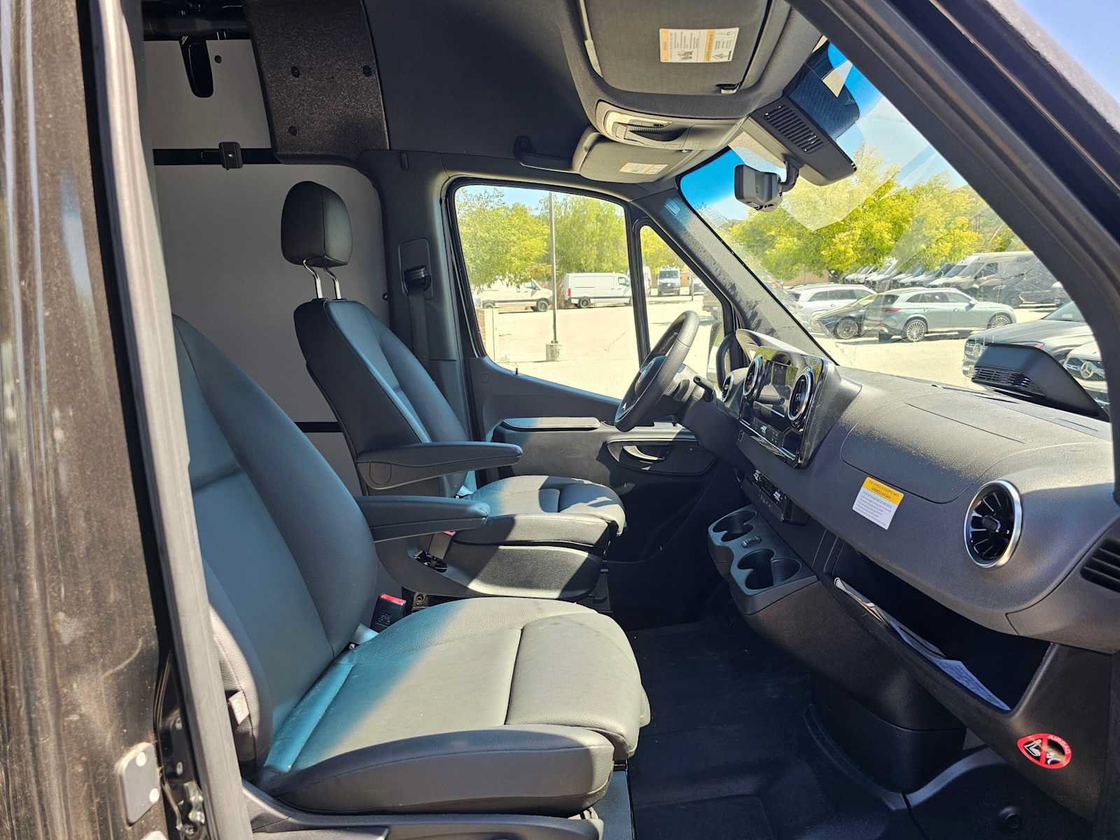 Used 2025 Mercedes-Benz Sprinter 2500 image 10
