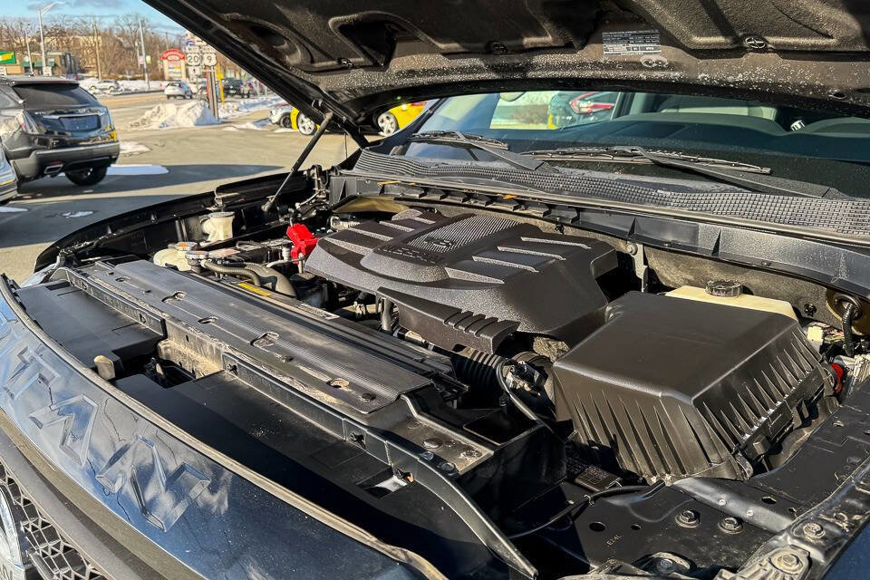 Used 2021 Nissan Titan SV w/ Accessory Utility Package image 32