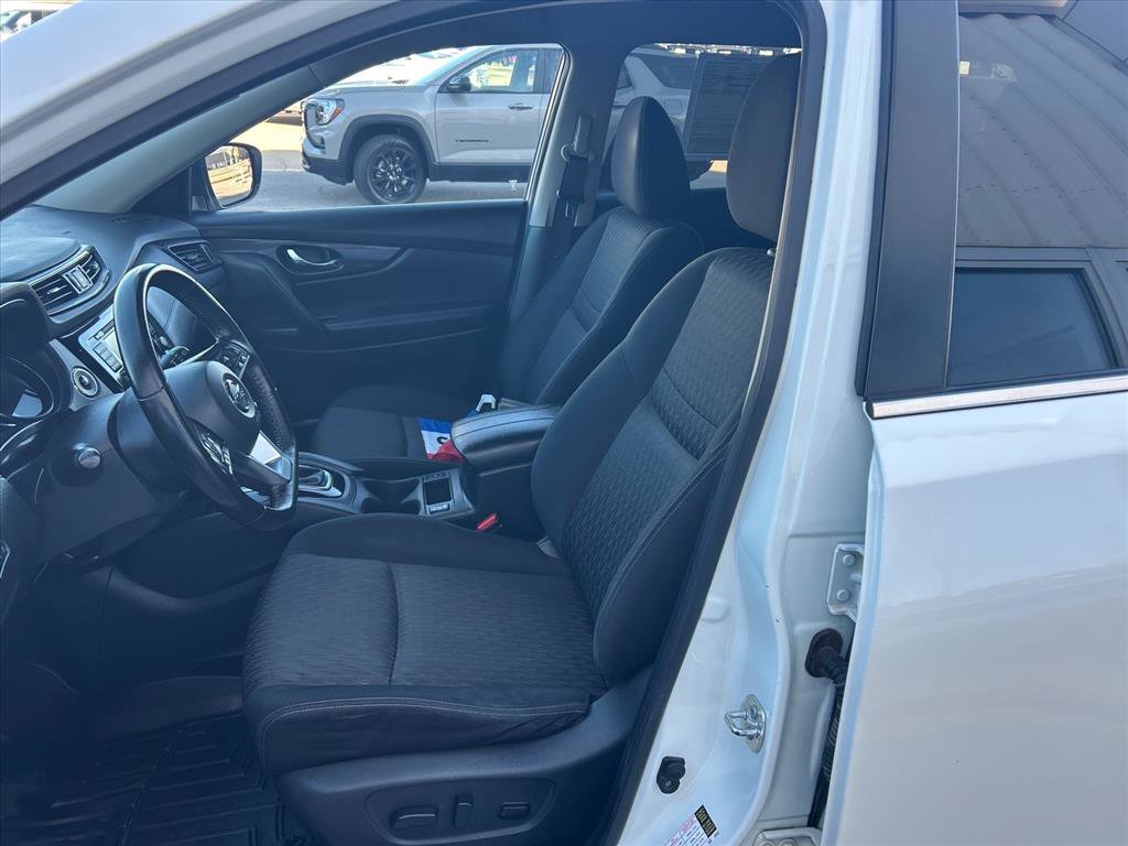 Used 2018 Nissan Rogue SV image 8