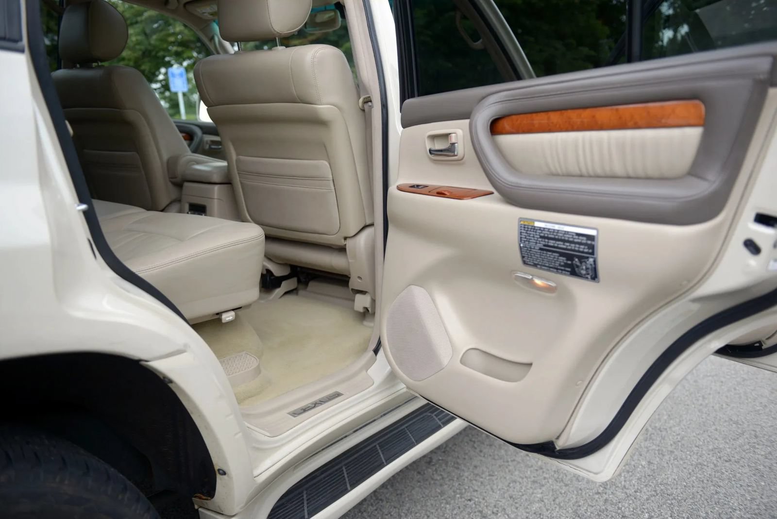 Used 2005 Lexus LX 470 4WD image 56