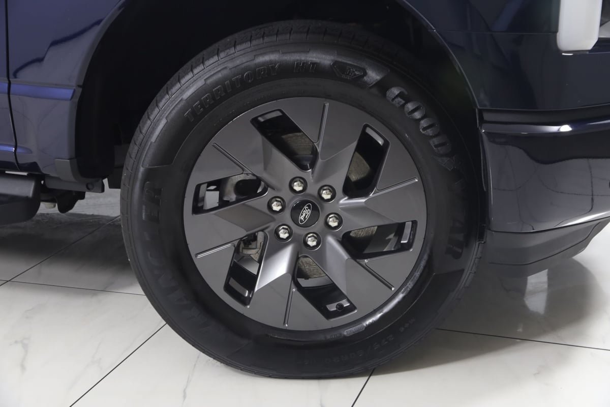 Used 2023 Ford F150 Lightning Lariat AWD/4WD image 15