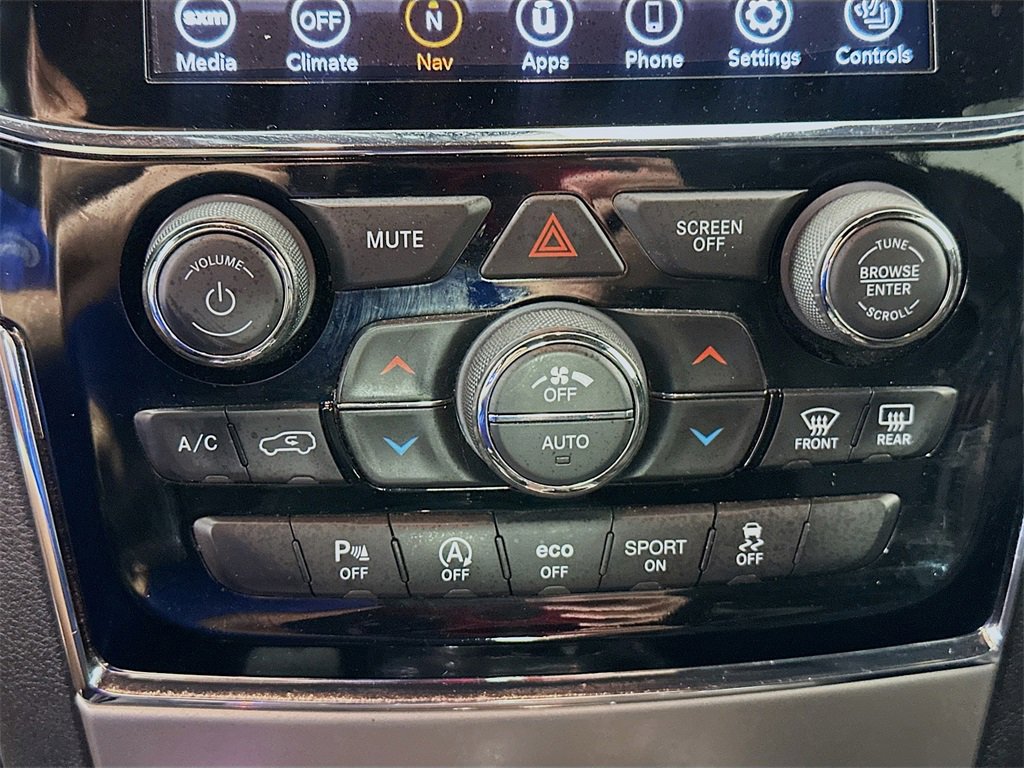 Used 2020 Jeep Grand Cherokee Overland image 16