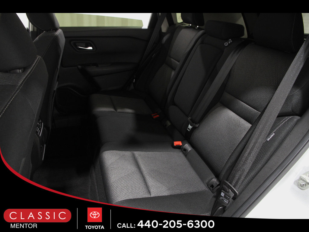 Used 2024 Nissan Rogue SV AWD/4WD image 16