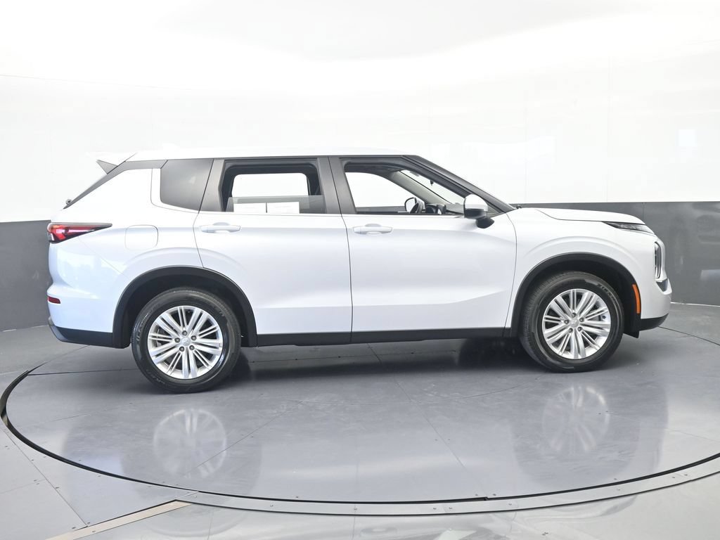 Used 2024 Mitsubishi Outlander ES FWD image 7