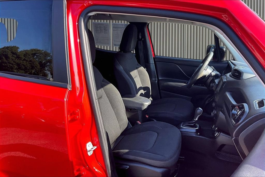 Used 2023 Jeep Renegade Altitude AWD/4WD image 10