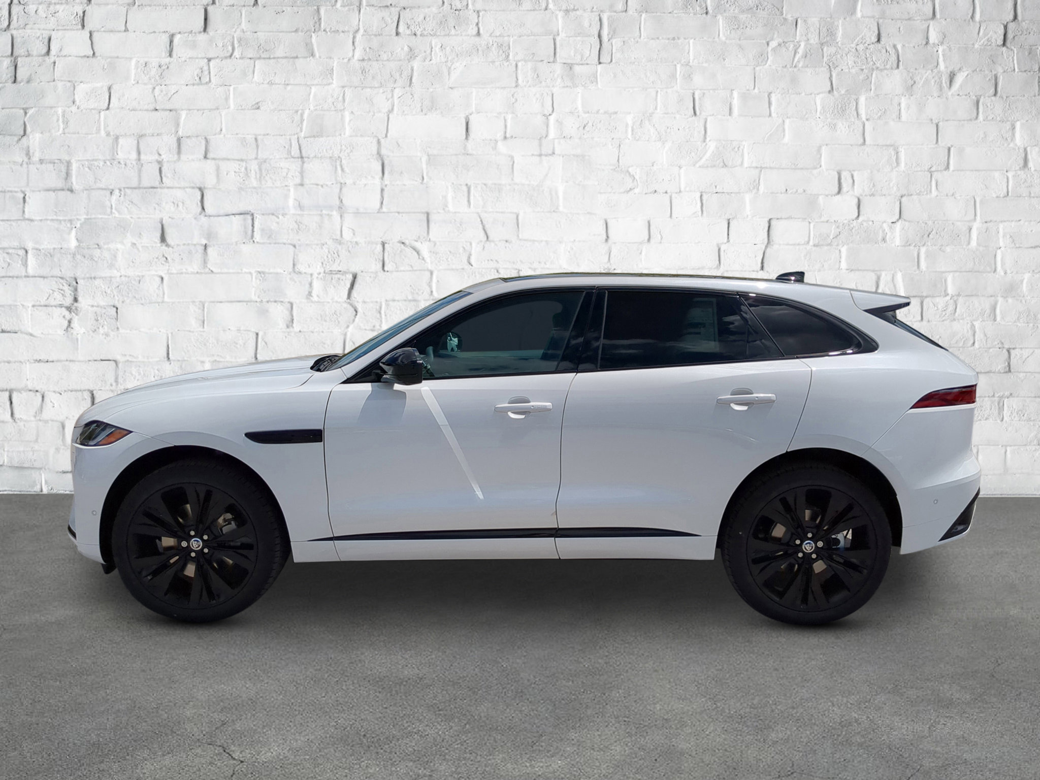New 2026 Jaguar F-PACE R-Dynamic S image 3