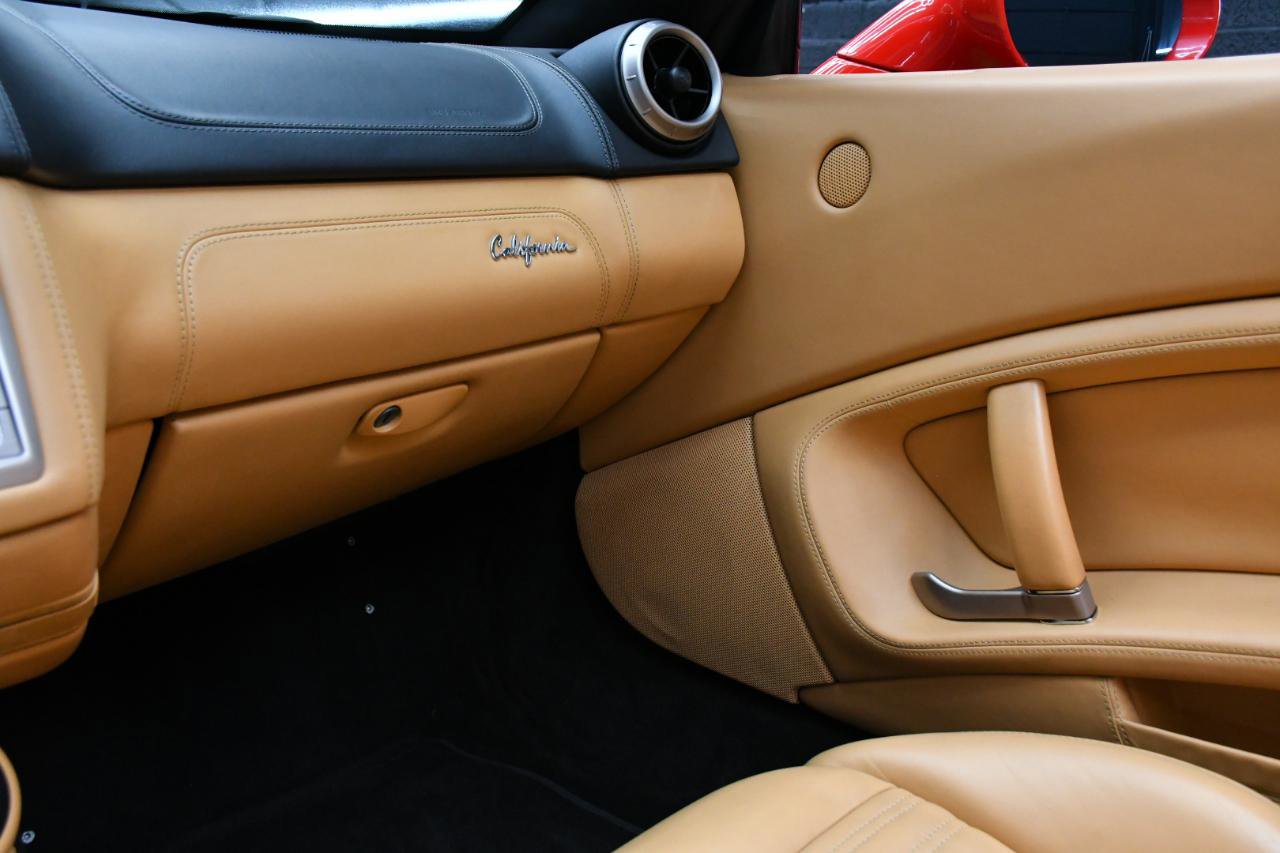 Used 2014 Ferrari California RWD image 38
