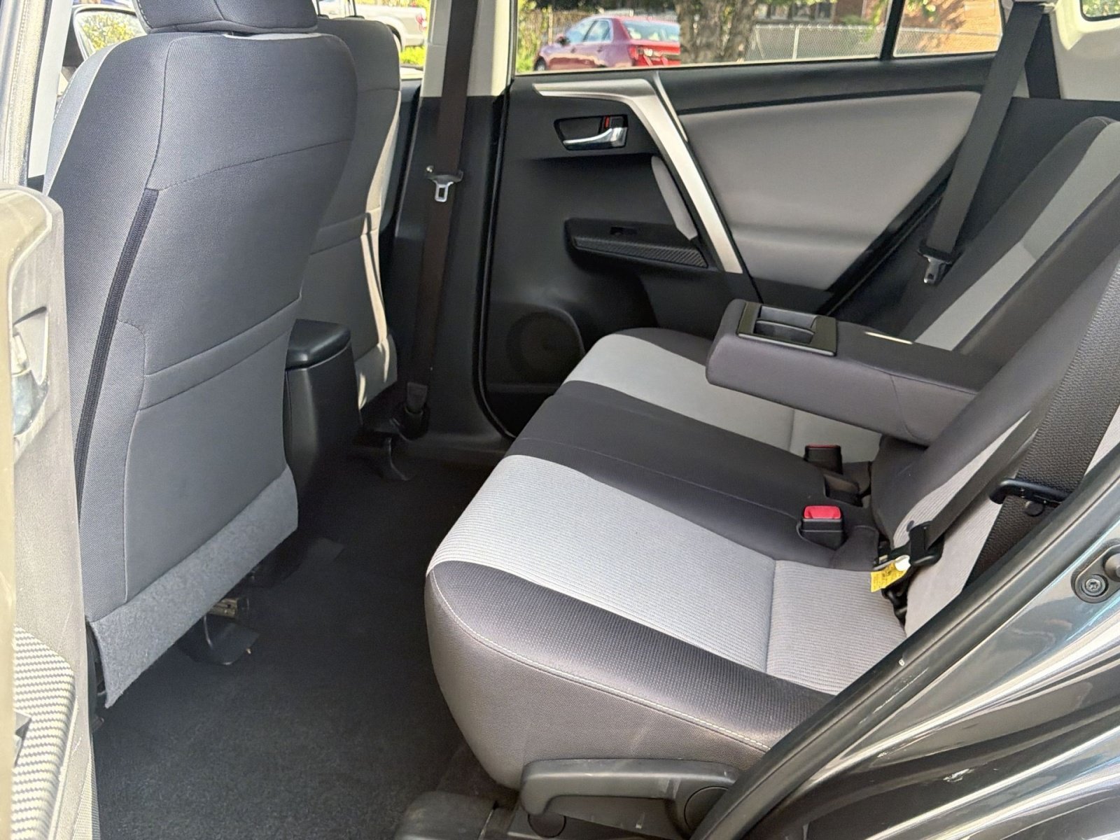 Used 2015 Toyota RAV4 XLE AWD/4WD image 26