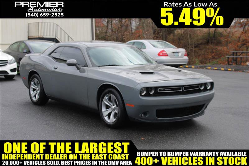 Used 2018 Dodge Challenger SXT image 1