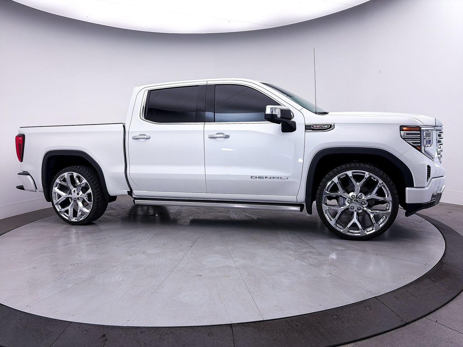 Used 2025 GMC Sierra 1500 Denali AWD/4WD image 46