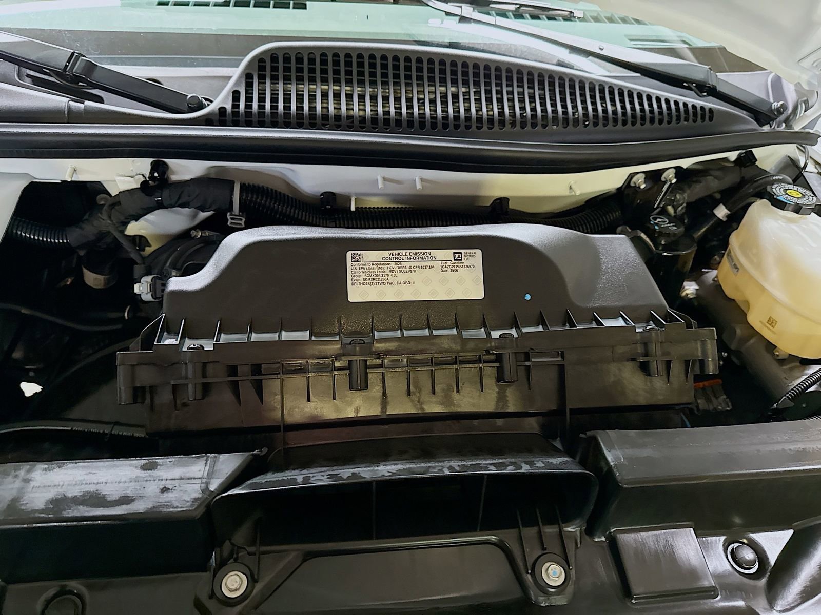Used 2025 Chevrolet Express 3500 LT w/ LT Preferred Equipment Group RWD image 30