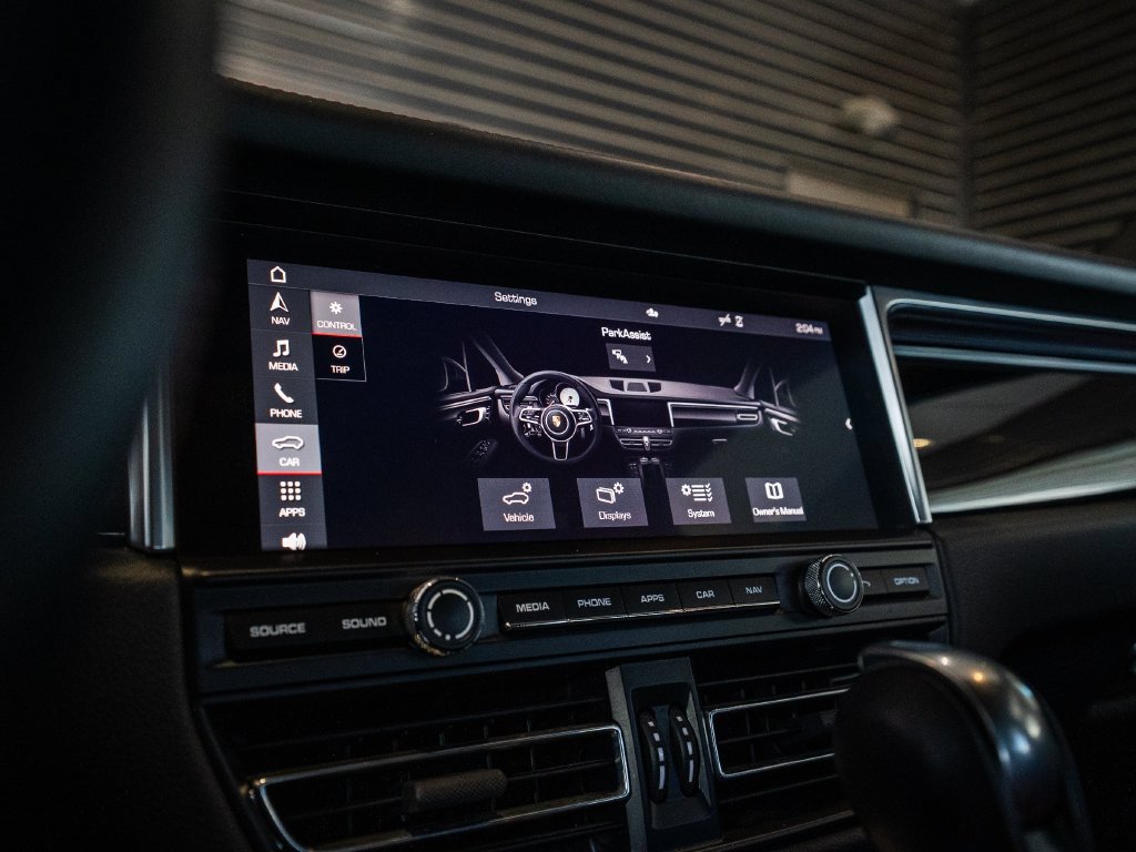 Certified 2021 Porsche Macan AWD/4WD image 18
