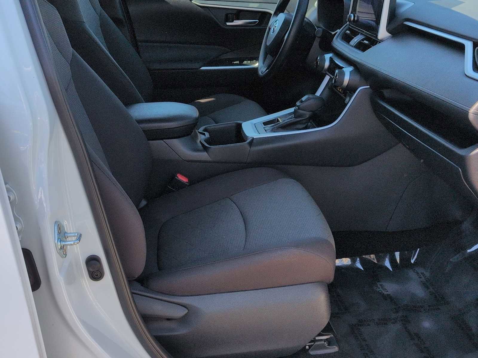 Used 2025 Toyota RAV4 XLE AWD/4WD image 22